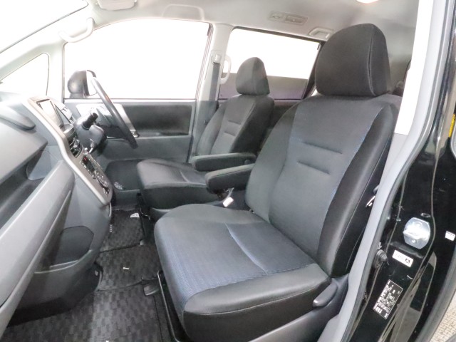 トヨタ ヴォクシー ＺＳ