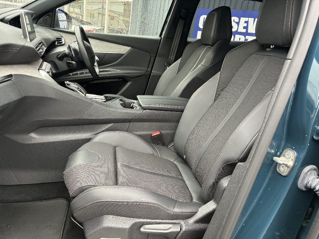 プジョー プジョー３００８ GT ﾊｲﾌﾞﾘｯﾄﾞ4  4WD