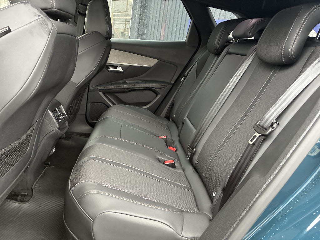 プジョー プジョー３００８ GT ﾊｲﾌﾞﾘｯﾄﾞ4  4WD