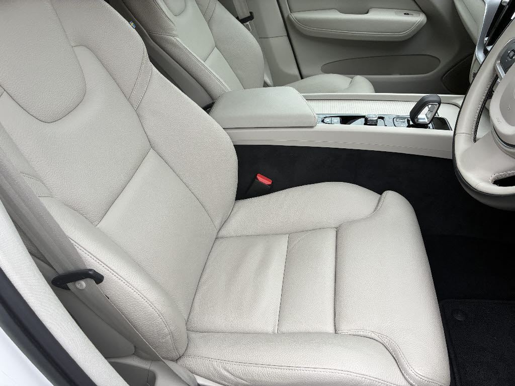 ボルボ ボルボ ＸＣ６０ B5 AWD ﾓｰﾒﾝﾀﾑ