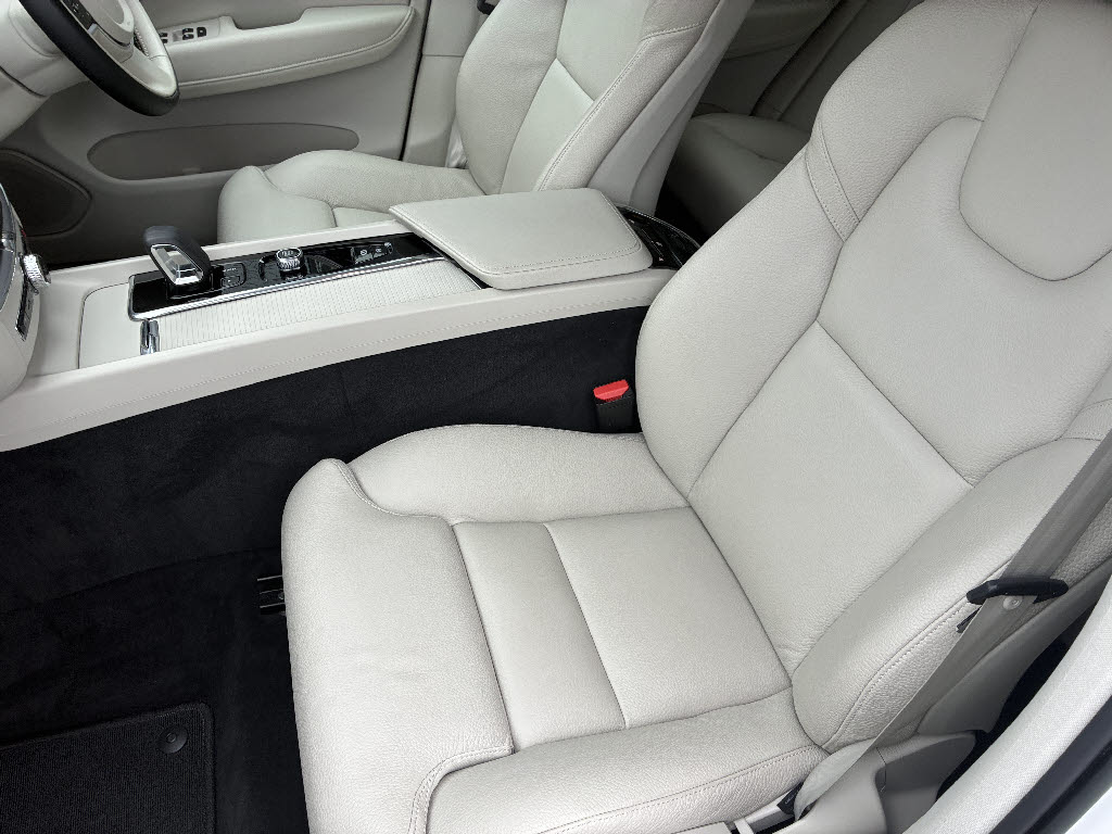 ボルボ ボルボ ＸＣ６０ B5 AWD ﾓｰﾒﾝﾀﾑ