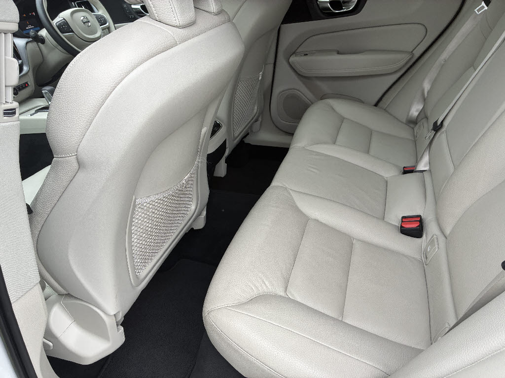 ボルボ ボルボ ＸＣ６０ B5 AWD ﾓｰﾒﾝﾀﾑ