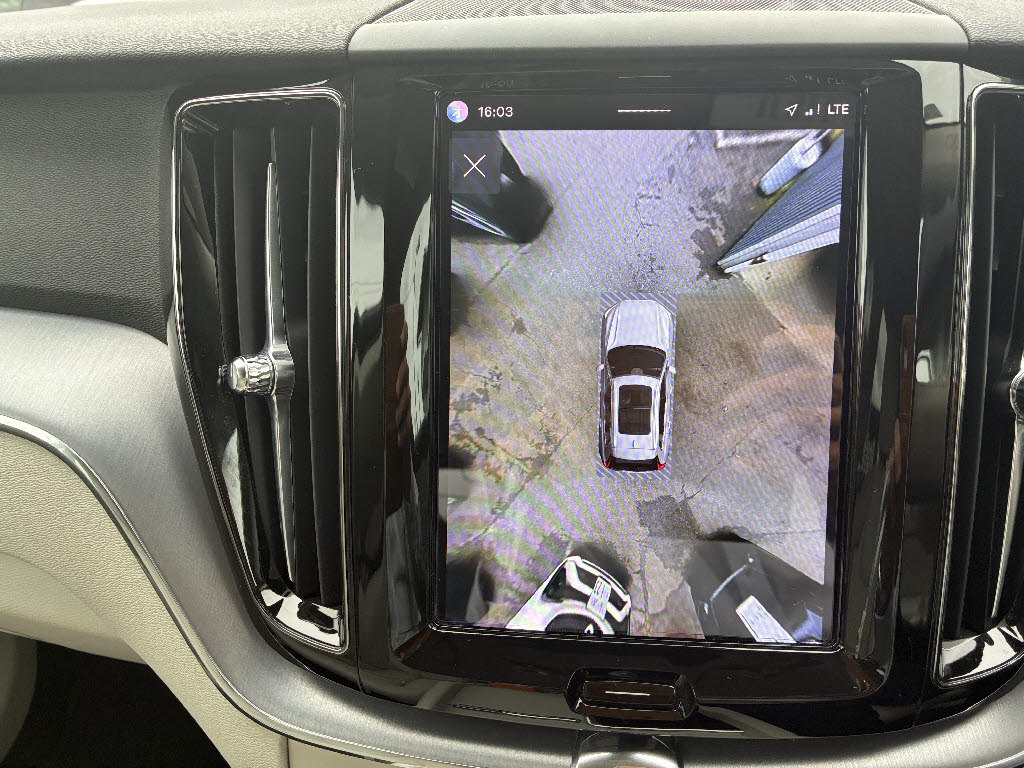 ボルボ ボルボ ＸＣ６０ B5 AWD ﾓｰﾒﾝﾀﾑ