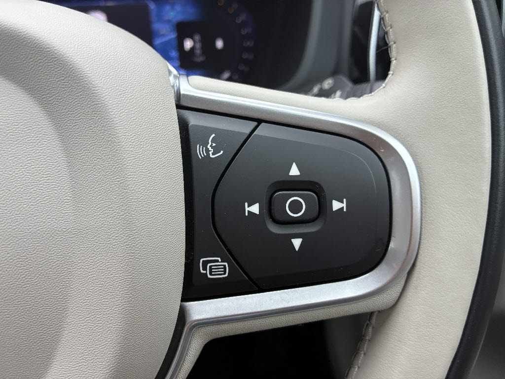 ボルボ ボルボ ＸＣ６０ B5 AWD ﾓｰﾒﾝﾀﾑ