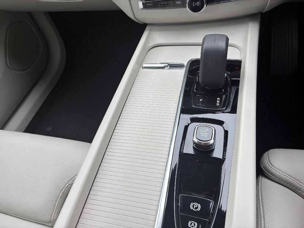 ボルボ ボルボ ＸＣ６０ B5 AWD ﾓｰﾒﾝﾀﾑ
