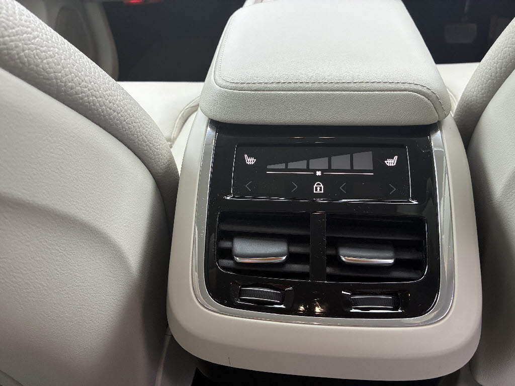 ボルボ ボルボ ＸＣ６０ B5 AWD ﾓｰﾒﾝﾀﾑ