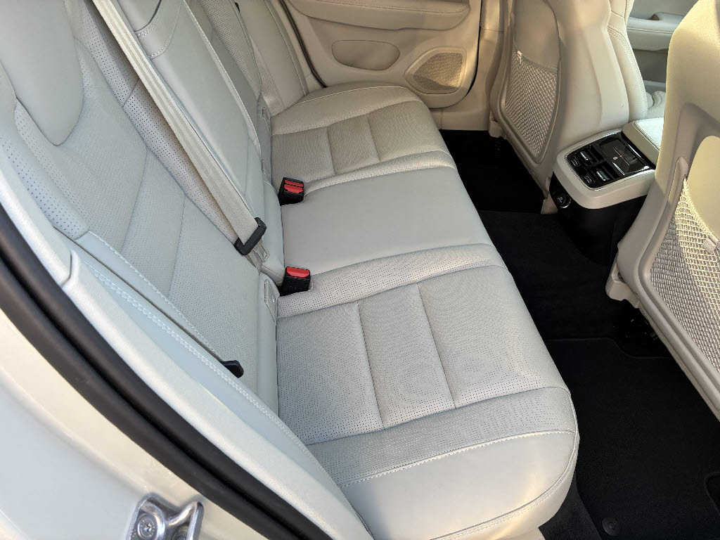 ボルボ ボルボ Ｖ６０ T5インスクリプション