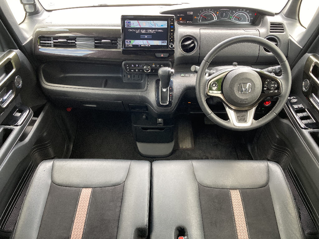ホンダ Ｎ　ＢＯＸカスタム G・Lﾀｰﾎﾞﾎﾝﾀﾞｾﾝｼﾝｸﾞ 4WD