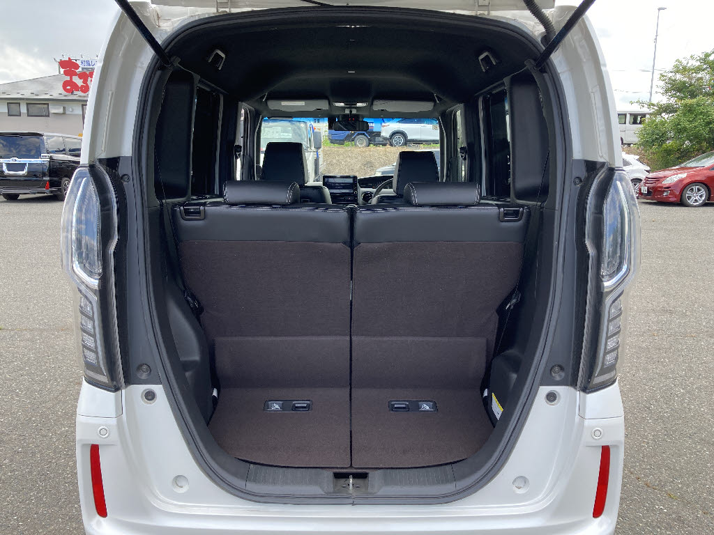 ホンダ Ｎ　ＢＯＸカスタム G・Lﾀｰﾎﾞﾎﾝﾀﾞｾﾝｼﾝｸﾞ 4WD