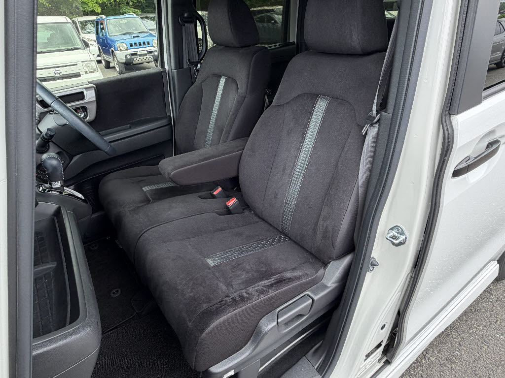 ホンダ Ｎ　ＢＯＸカスタム L ｽﾀｲﾙﾌﾞﾗｯｸ 4WD