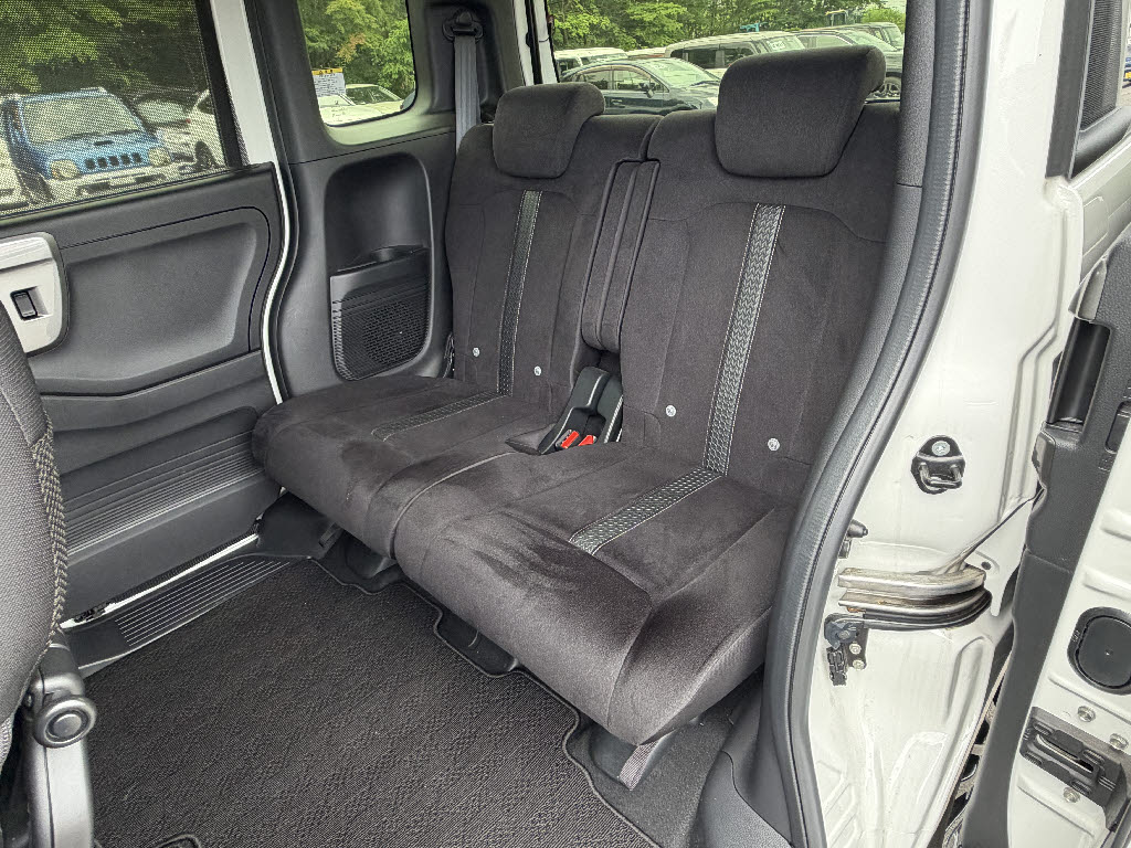ホンダ Ｎ　ＢＯＸカスタム L ｽﾀｲﾙﾌﾞﾗｯｸ 4WD