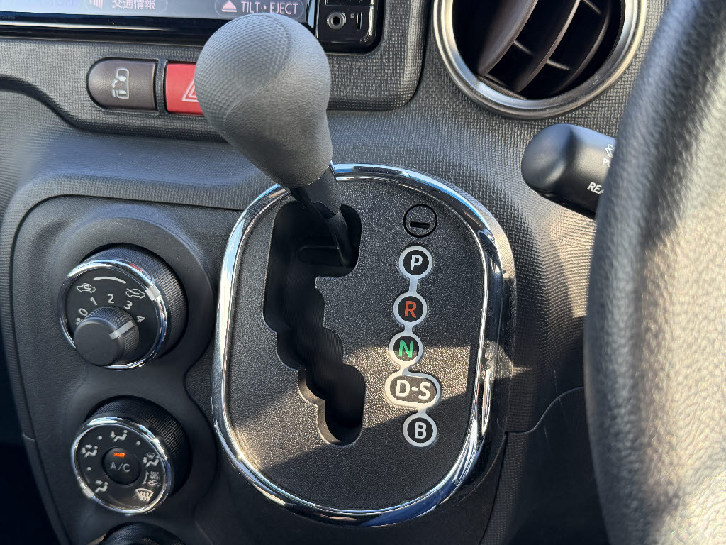 トヨタ スペイド FｸｨｰﾝⅡ 4WD