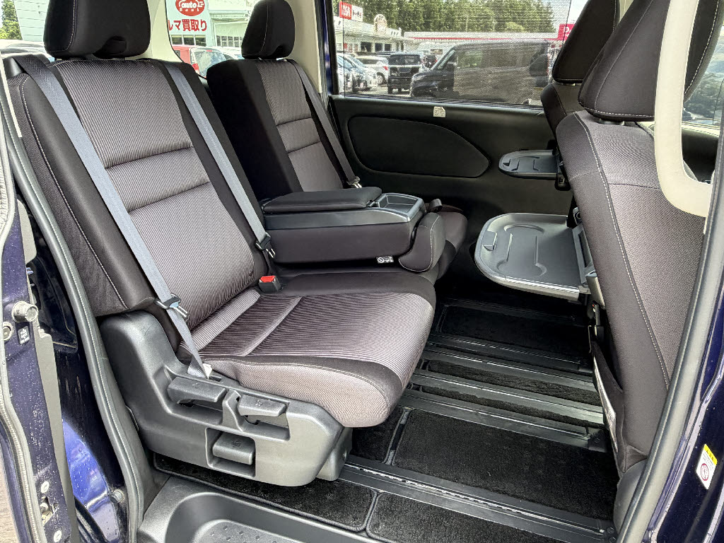 ニッサン セレナＨＶ ハイウェイスターV 4WD