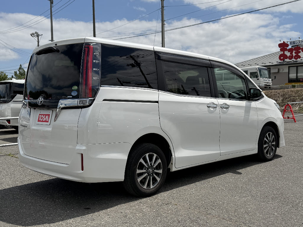 トヨタ エスクァイア Gi 4WD