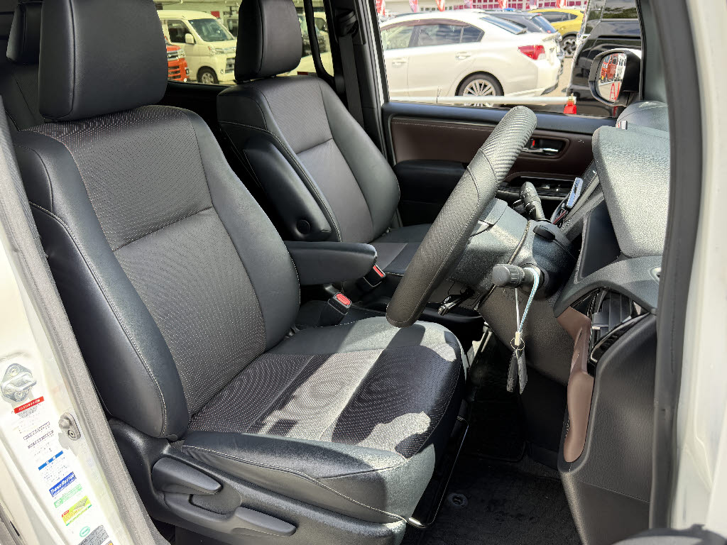 トヨタ エスクァイア Gi 4WD