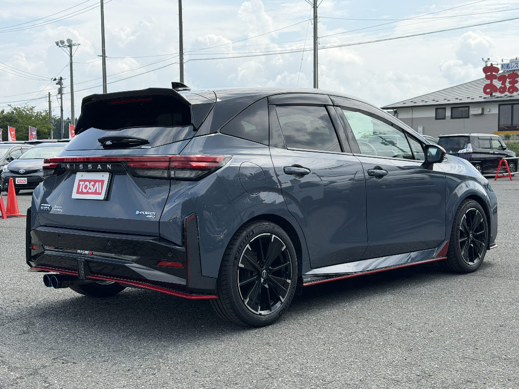 ニッサン ノート NISUMO tuned e-POWER 4WD
