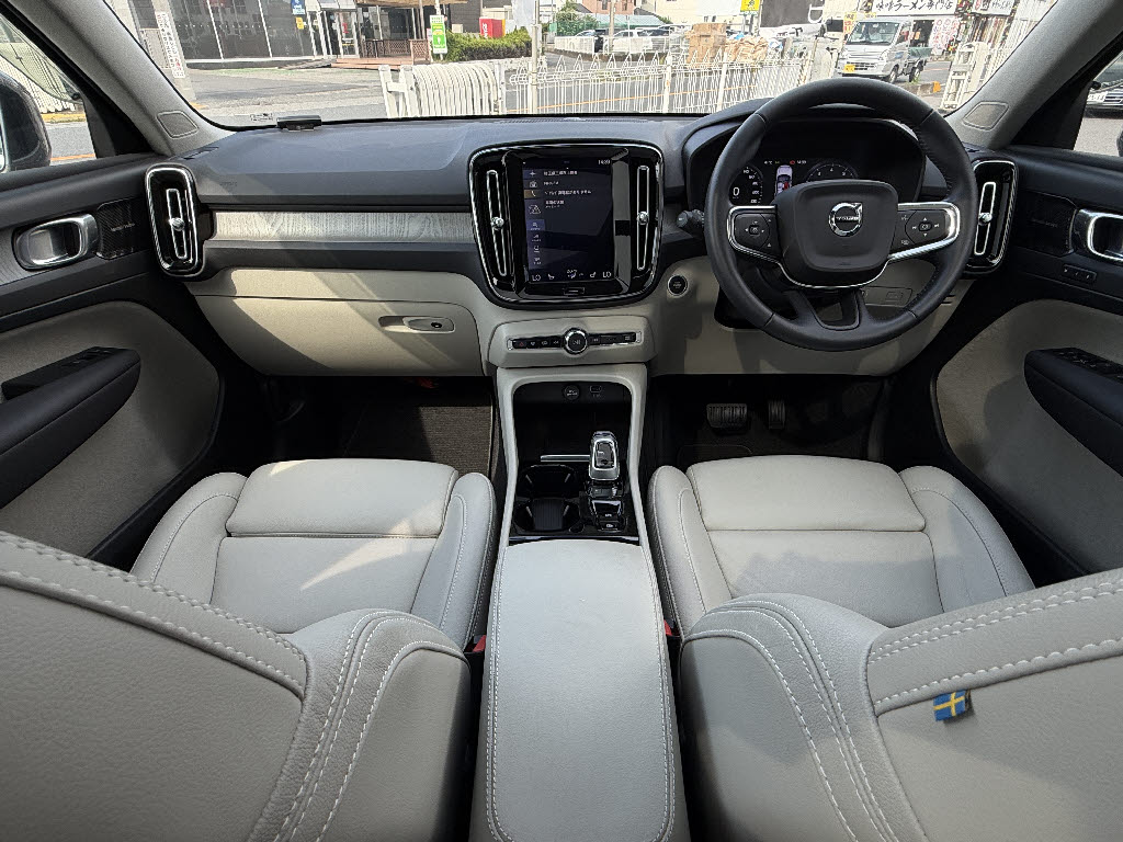 ボルボ ボルボ ＸＣ４０ B4 AWDｲﾝｽｸﾘﾌﾟ 4WD
