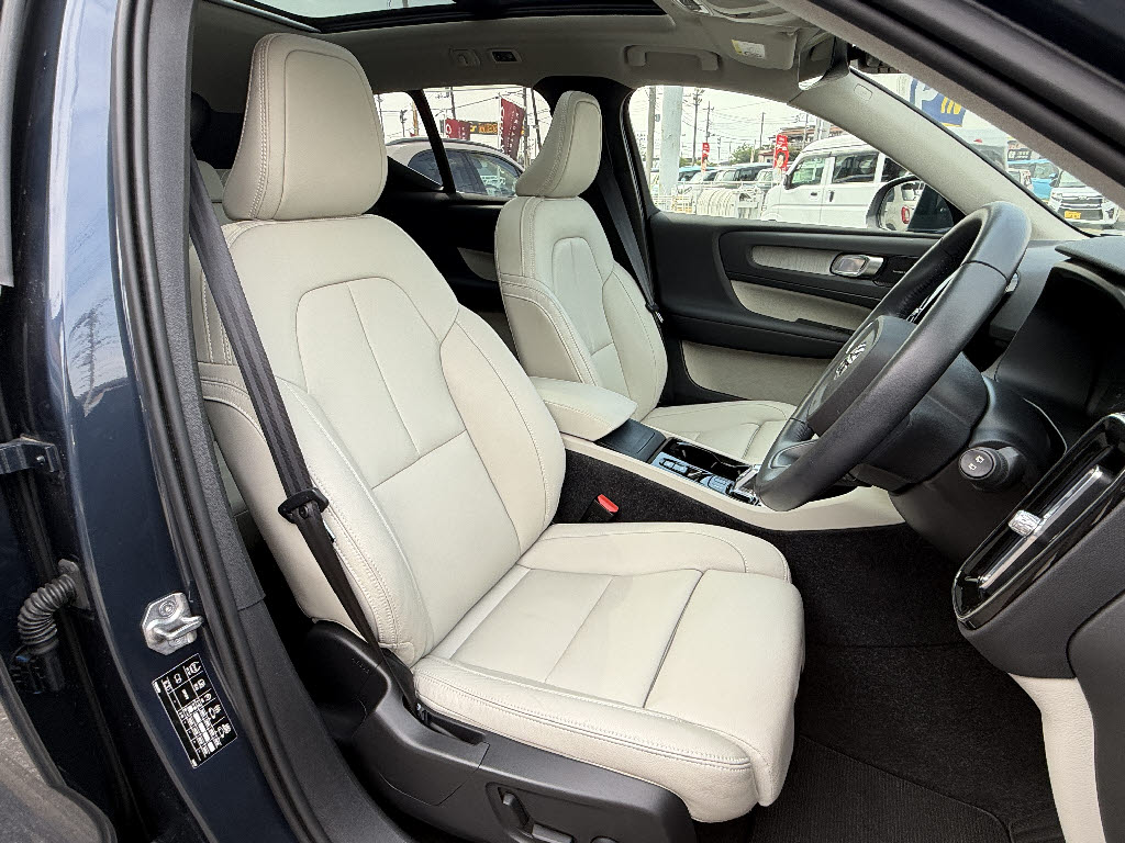 ボルボ ボルボ ＸＣ４０ B4 AWDｲﾝｽｸﾘﾌﾟ 4WD