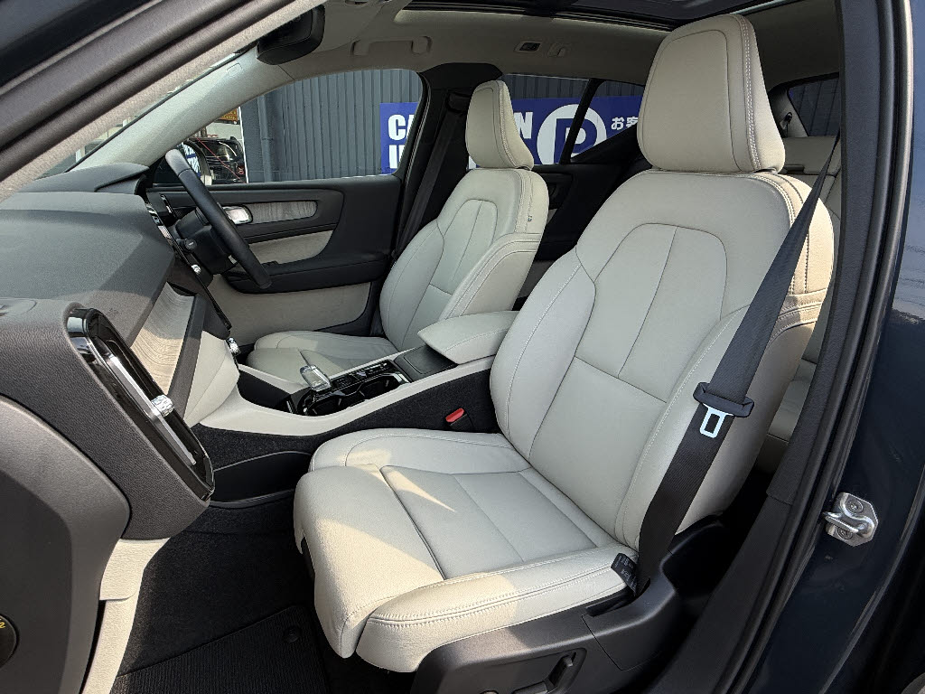 ボルボ ボルボ ＸＣ４０ B4 AWDｲﾝｽｸﾘﾌﾟ 4WD