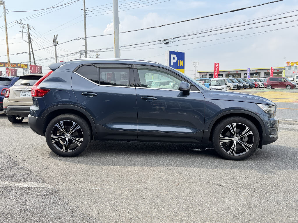ボルボ ボルボ ＸＣ４０ B4 AWDｲﾝｽｸﾘﾌﾟ 4WD