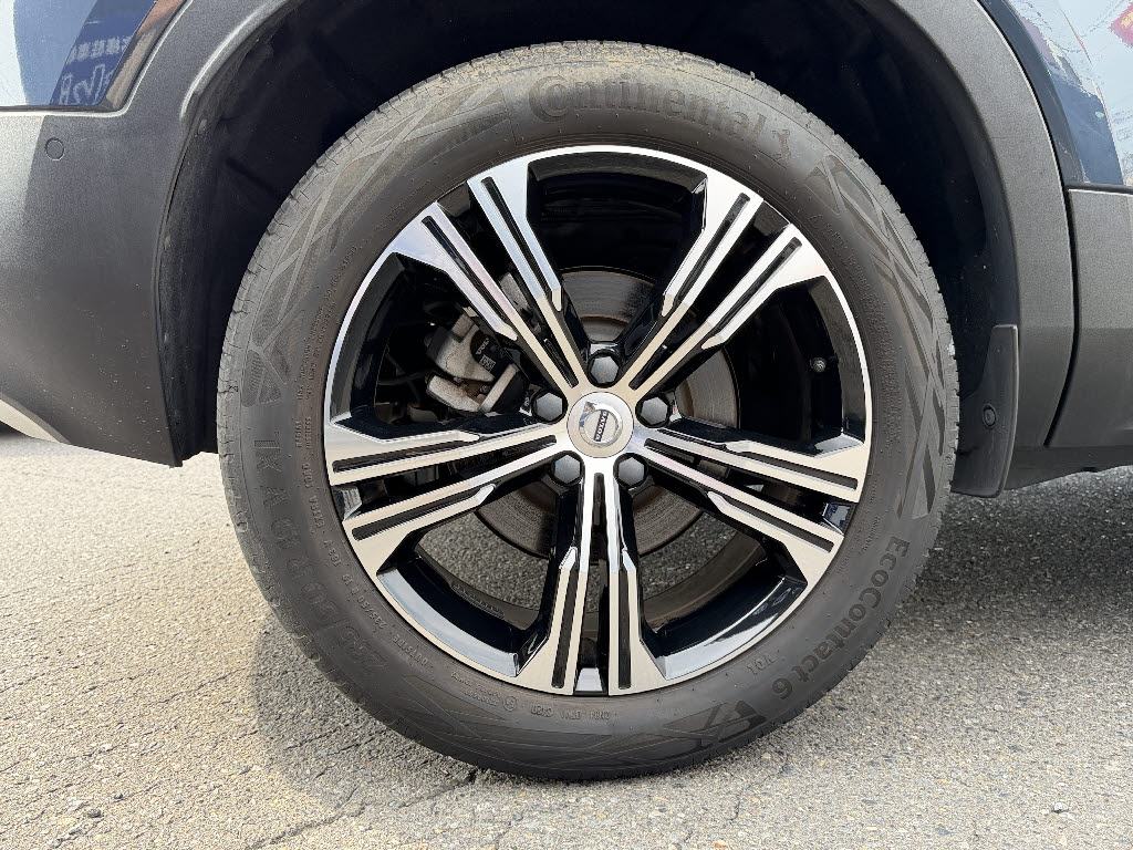ボルボ ボルボ ＸＣ４０ B4 AWDｲﾝｽｸﾘﾌﾟ 4WD