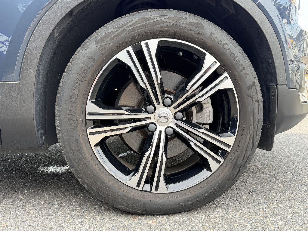 ボルボ ボルボ ＸＣ４０ B4 AWDｲﾝｽｸﾘﾌﾟ 4WD