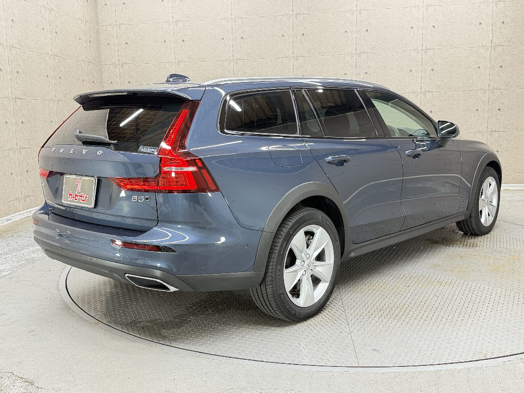 ボルボ ボルボ Ｖ６０ ｸﾛｽｶﾝﾄﾘｰB5 AWD