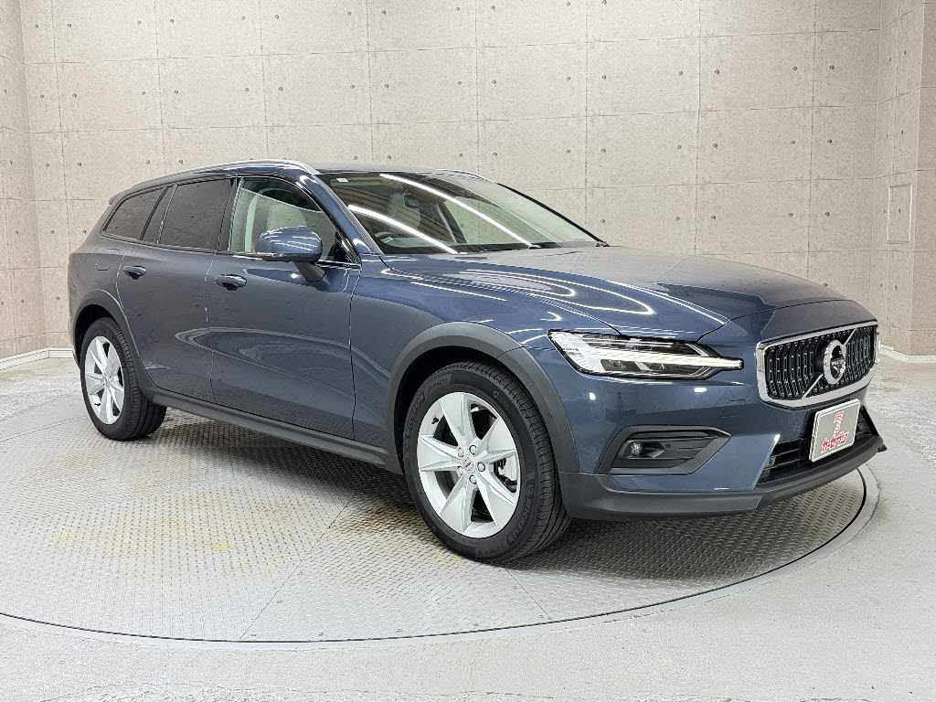 ボルボ ボルボ Ｖ６０ ｸﾛｽｶﾝﾄﾘｰB5 AWD