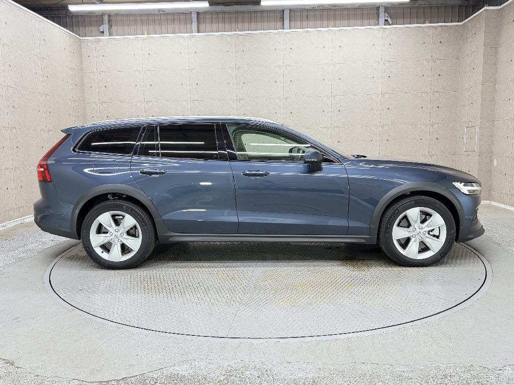 ボルボ ボルボ Ｖ６０ ｸﾛｽｶﾝﾄﾘｰB5 AWD