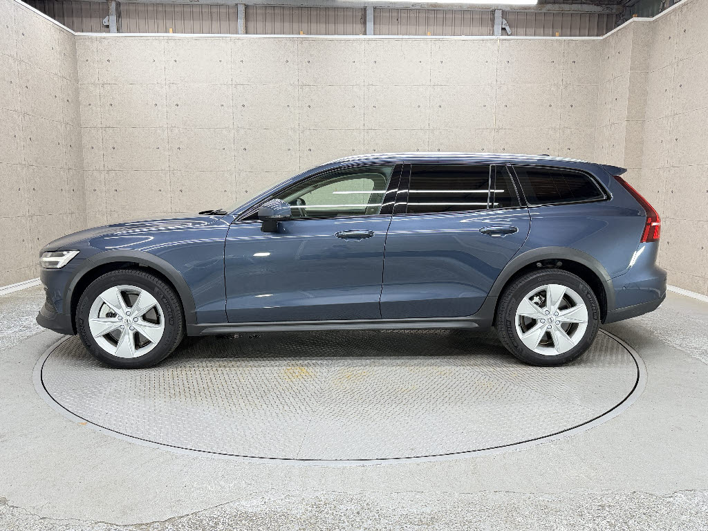 ボルボ ボルボ Ｖ６０ ｸﾛｽｶﾝﾄﾘｰB5 AWD
