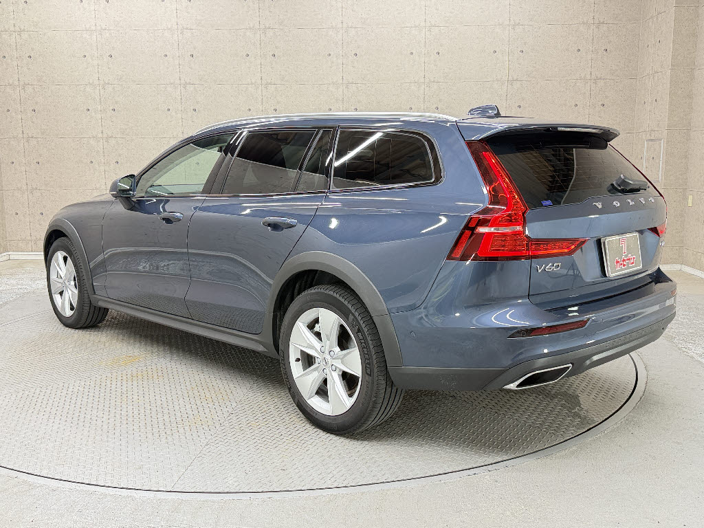 ボルボ ボルボ Ｖ６０ ｸﾛｽｶﾝﾄﾘｰB5 AWD