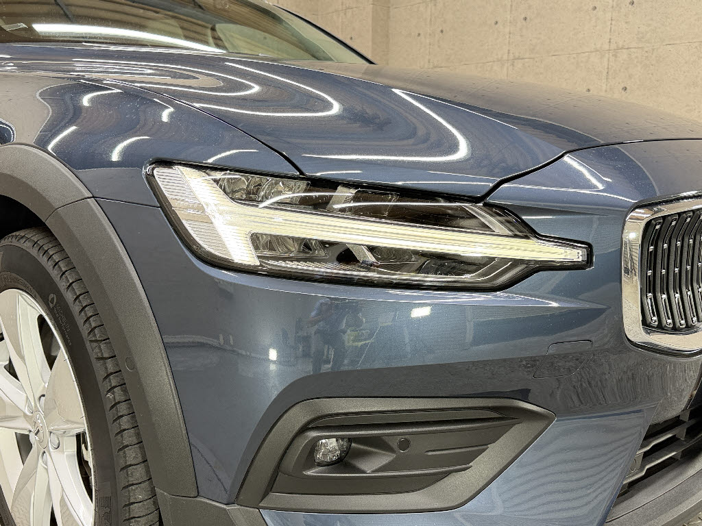 ボルボ ボルボ Ｖ６０ ｸﾛｽｶﾝﾄﾘｰB5 AWD