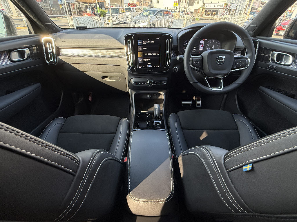 ボルボ ボルボ ＸＣ４０ Ｂ４ Ｒデザイン ＡＷＤ