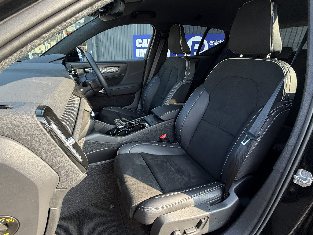 ボルボ ボルボ ＸＣ４０ Ｂ４ Ｒデザイン ＡＷＤ