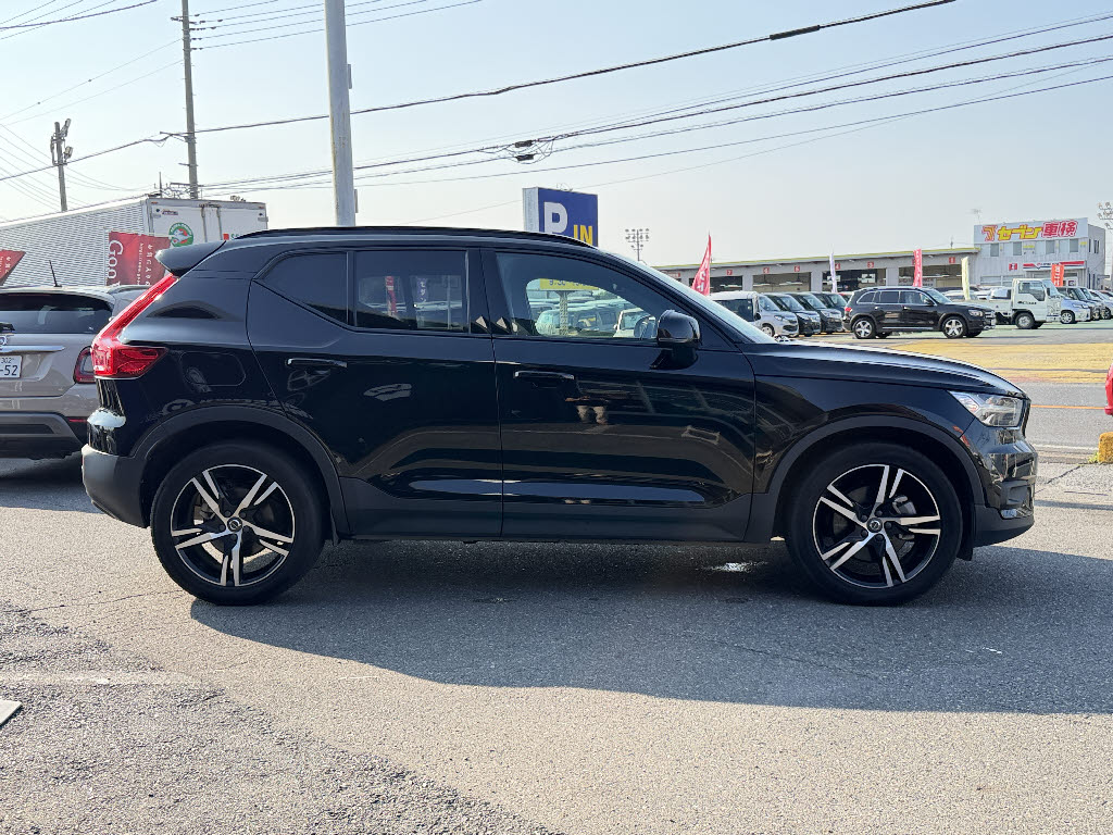 ボルボ ボルボ ＸＣ４０ Ｂ４ Ｒデザイン ＡＷＤ