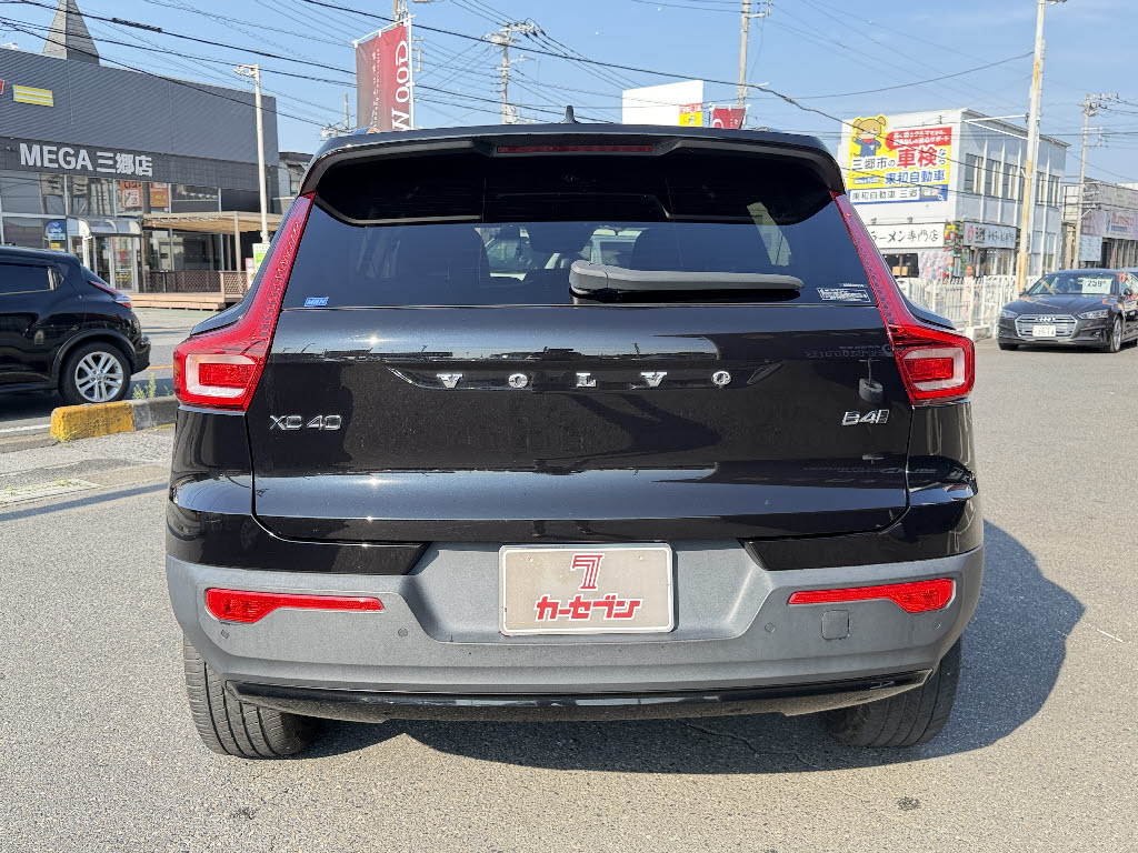 ボルボ ボルボ ＸＣ４０ Ｂ４ Ｒデザイン ＡＷＤ