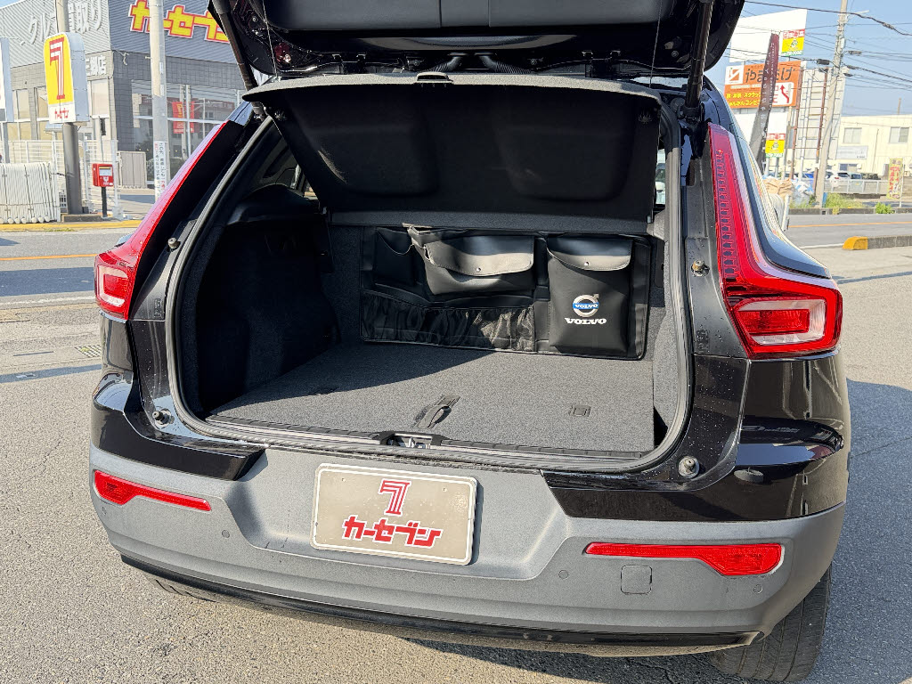 ボルボ ボルボ ＸＣ４０ Ｂ４ Ｒデザイン ＡＷＤ