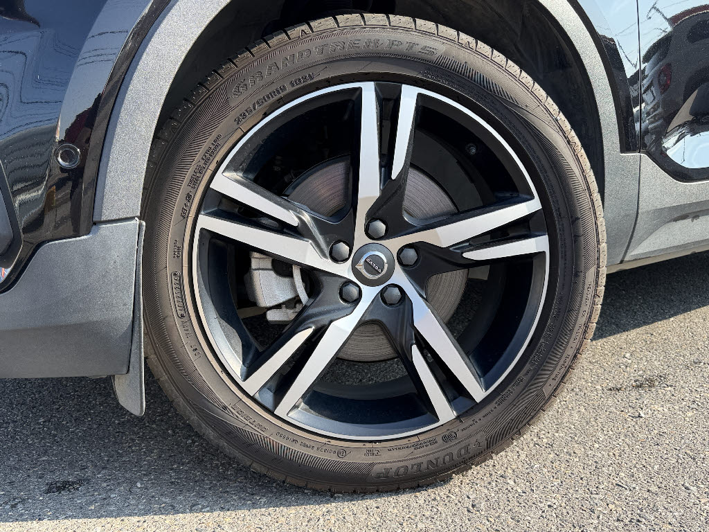 ボルボ ボルボ ＸＣ４０ Ｂ４ Ｒデザイン ＡＷＤ