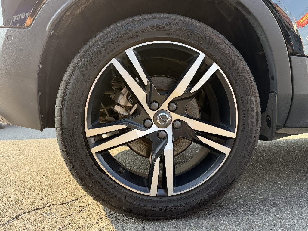 ボルボ ボルボ ＸＣ４０ Ｂ４ Ｒデザイン ＡＷＤ