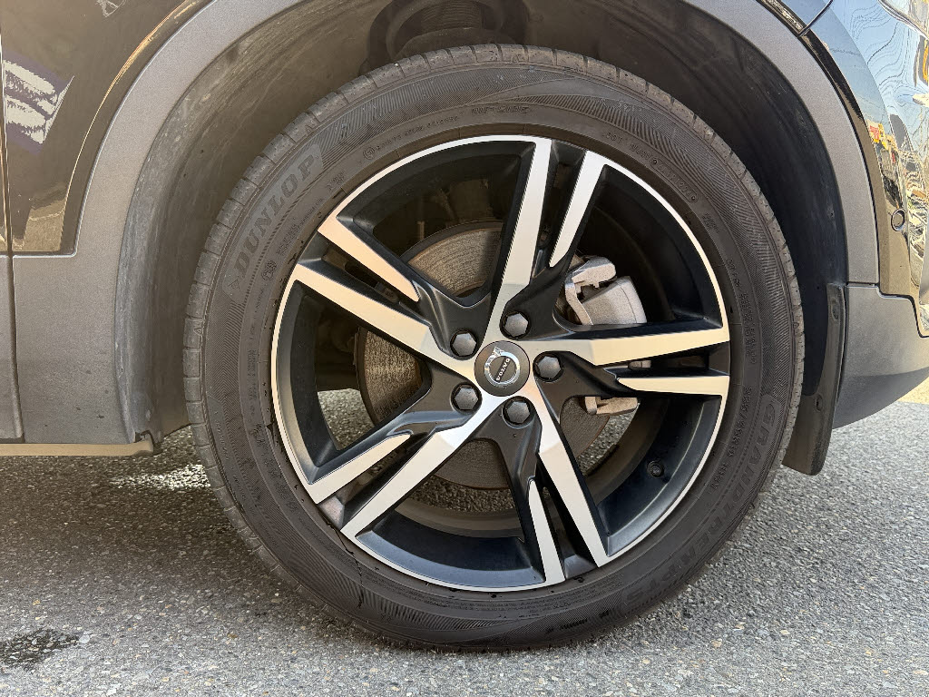 ボルボ ボルボ ＸＣ４０ Ｂ４ Ｒデザイン ＡＷＤ