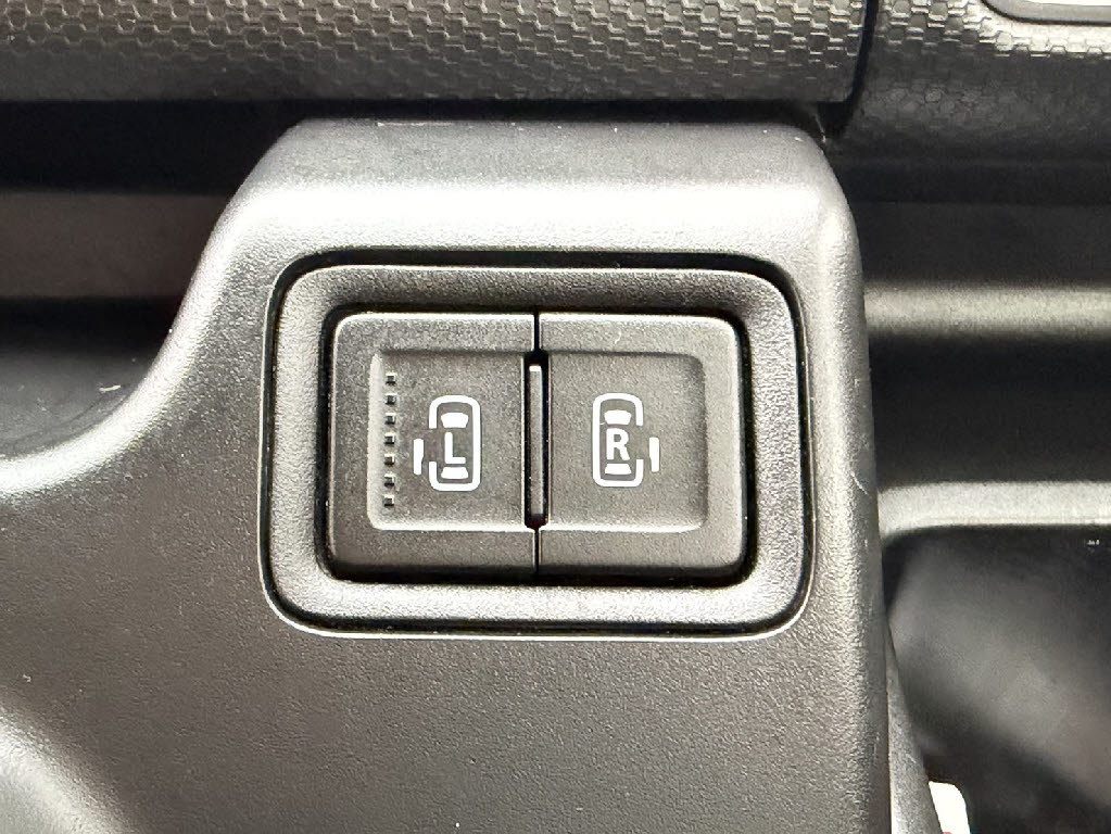 三菱 デリカＤ：２ ﾊｲﾌﾞﾘｯﾄﾞMZﾅﾋﾞﾊﾟｯｹｰｼﾞ 4WD