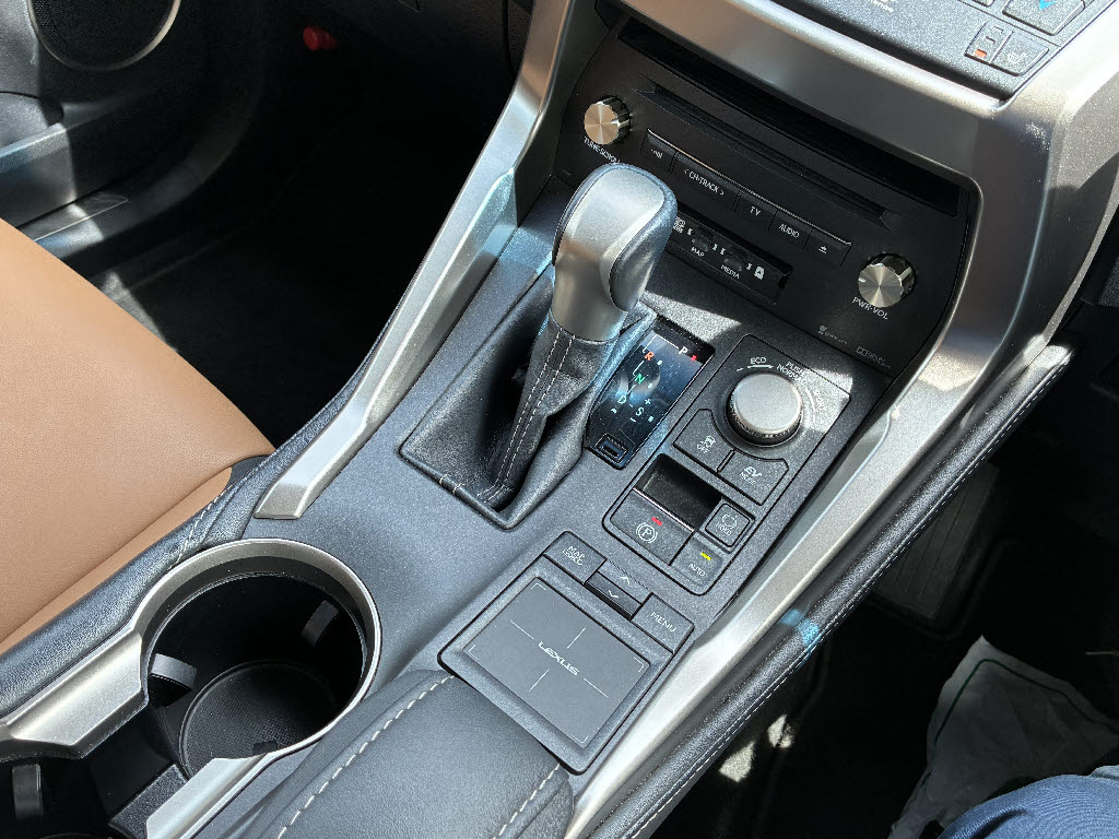 レクサス レクサス ＮＸ NX300h Iﾊﾟｯｹｰｼﾞ 4WD