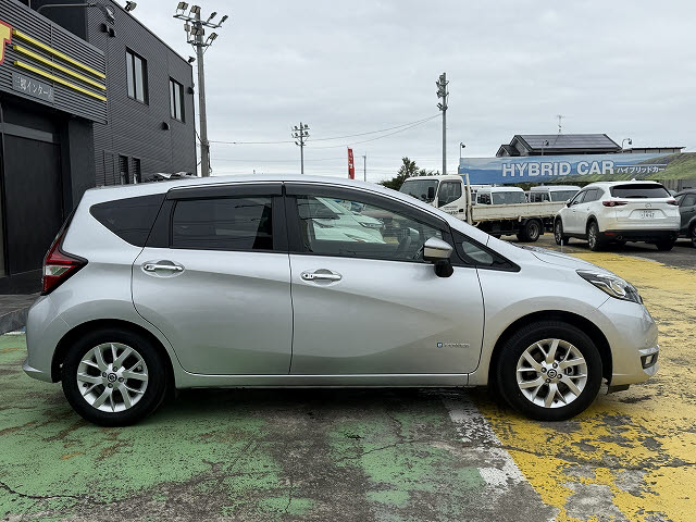 ニッサン ノート eパワーメダリスト