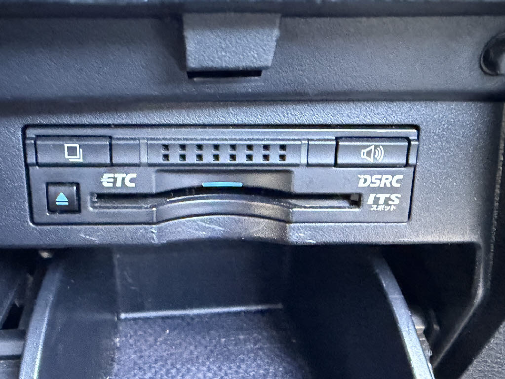 トヨタ アルファード ｴｸﾞｾﾞｸﾃｨﾌﾞﾗｳﾝｼﾞ 4WD