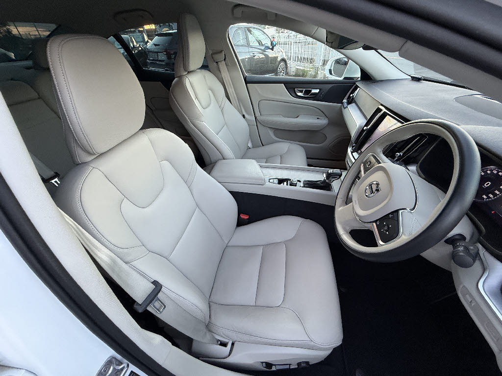 ボルボ ボルボ Ｓ６０ T4 モメンタム