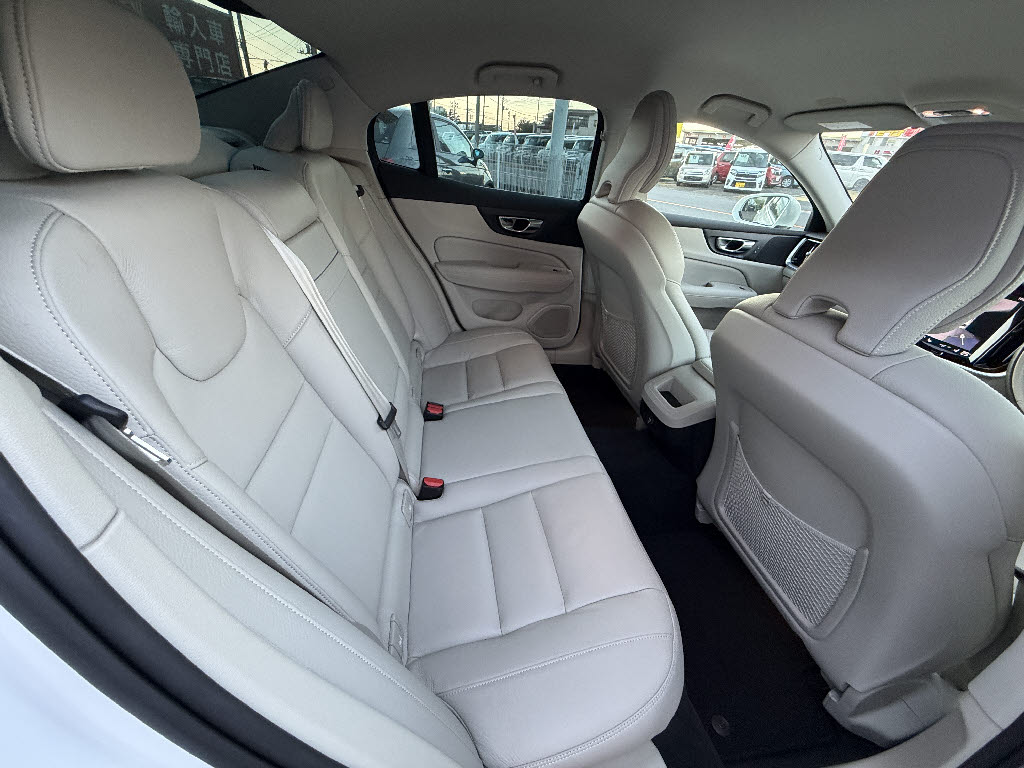 ボルボ ボルボ Ｓ６０ T4 モメンタム