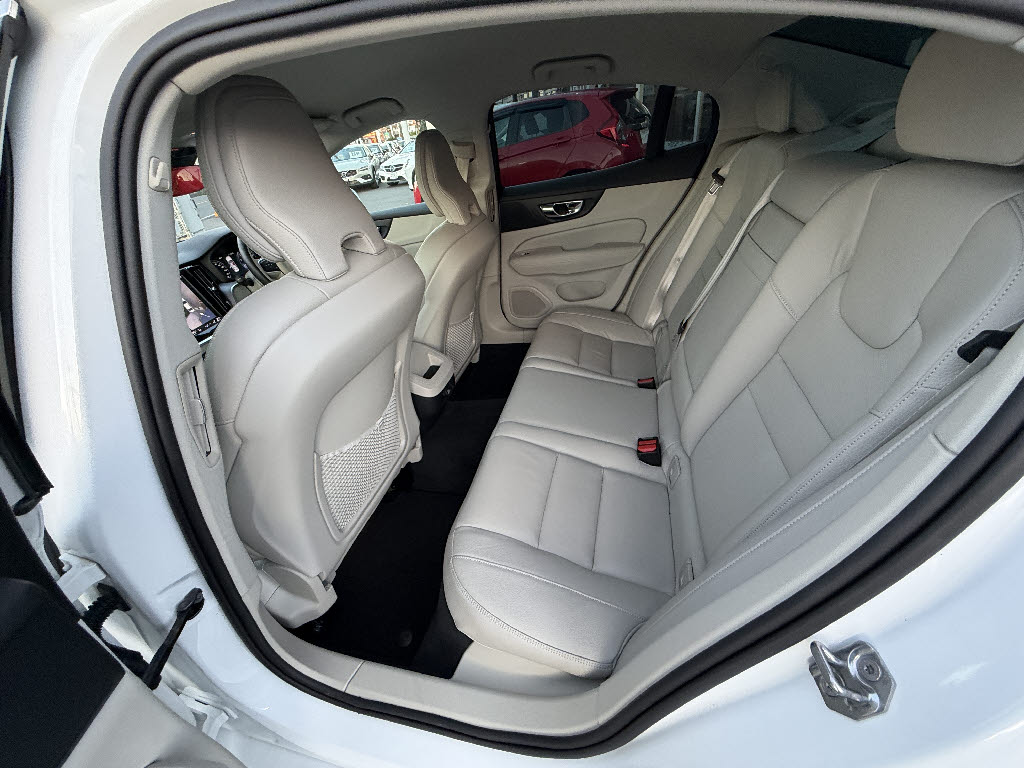 ボルボ ボルボ Ｓ６０ T4 モメンタム