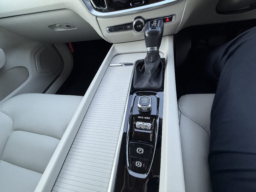 ボルボ ボルボ Ｓ６０ T4 モメンタム