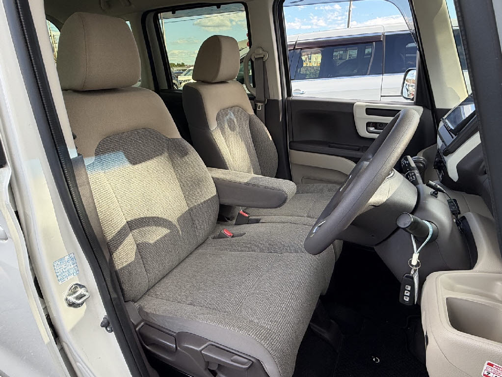 ホンダ Ｎ　ＢＯＸ Gﾎﾝﾀﾞｾﾝｼﾝｸﾞ 4WD