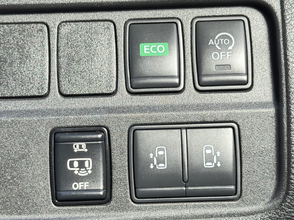 ニッサン セレナＨＶ ﾊｲｳｪｲｽﾀｰVｾﾚｸｼｮﾝ 4WD